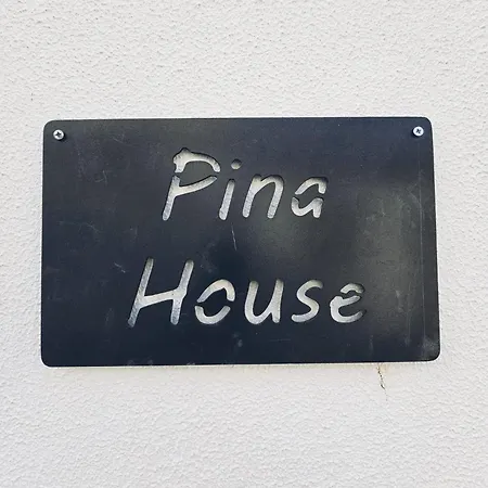 Pina House Semesterbostad *